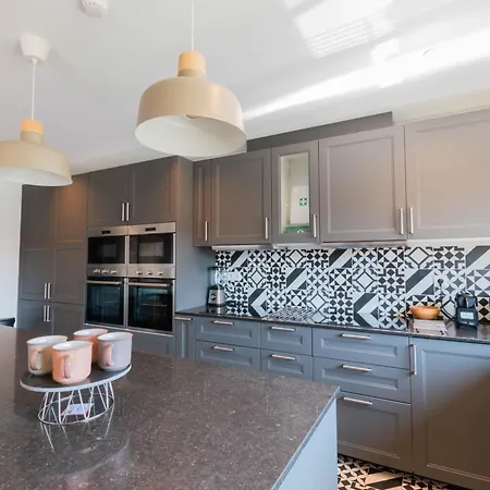 Gasthof 7min To Uni Se-velha - Ac - Work Desk - 300mbs Wifi - 7 4*