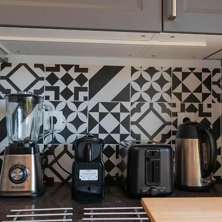 Pensionat 7min To Uni Se-velha - Ac - Work Desk - 300mbs Wifi - 7 Coimbra