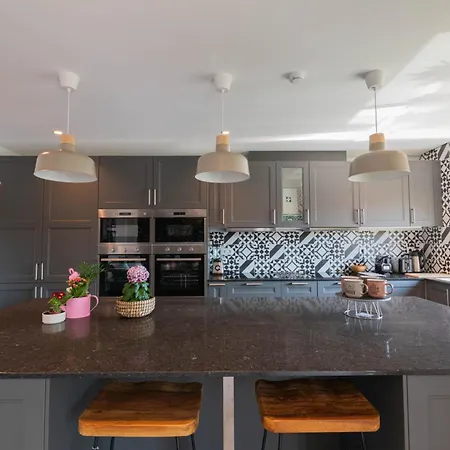 Pensionat 7min To Uni Se-velha - Ac - Work Desk - 300mbs Wifi - 7