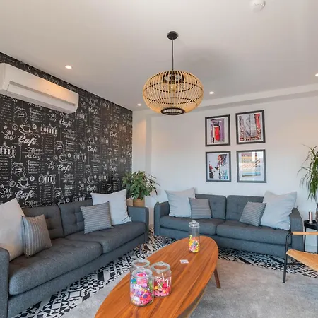 7min To Uni Se-velha - Ac - Work Desk - 300mbs Wifi - 7 Pensionat