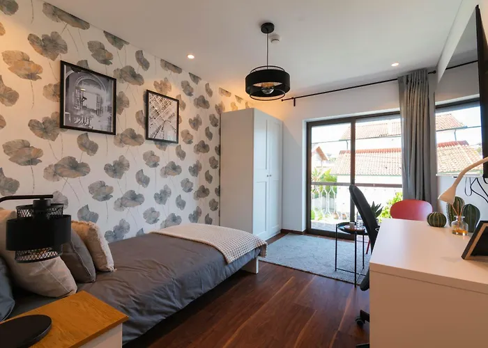 Πανσιόν 7min To Uni Se-velha - Ac - Work Desk - 300mbs Wifi - 7